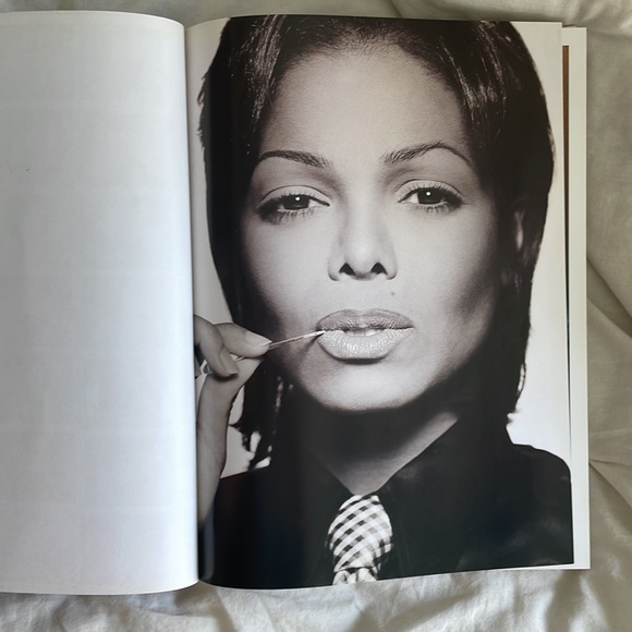 Beauty legend!! A posher must!! - Picture 3 of 7